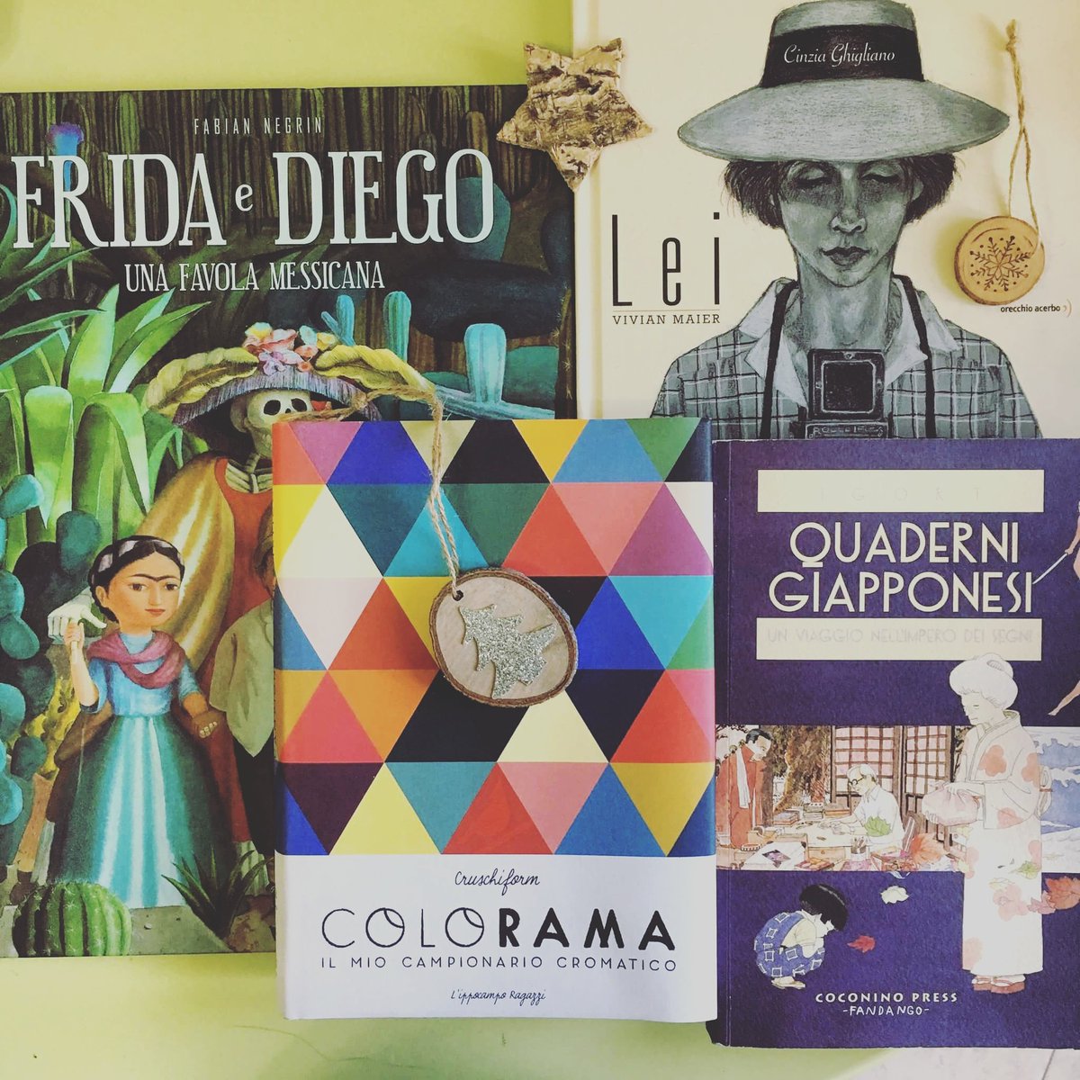 DoteFormica's tweet photo. Bottino natalizio per mamma formica😍 #libri #illustration
#book https://t.co/13RIsnfBUC