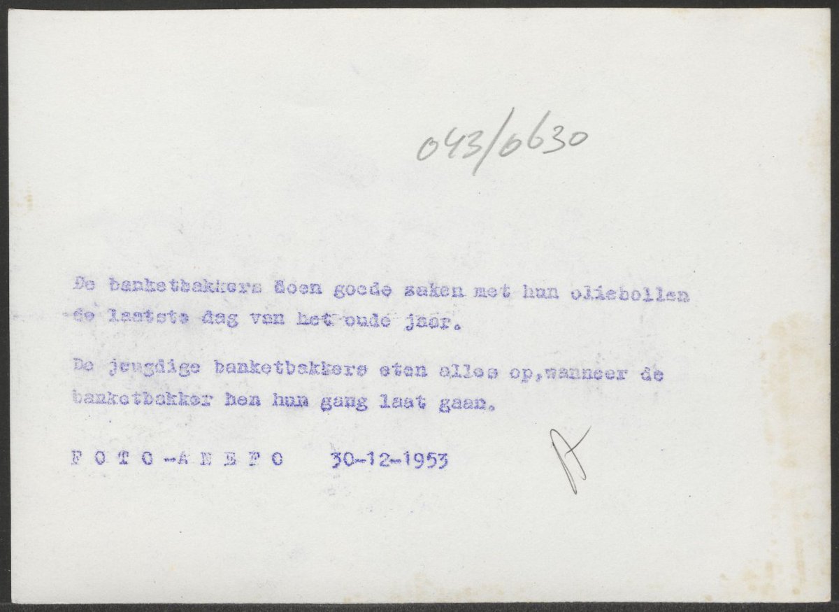 Today, 64 years ago: 'Banketbakkers maken oliebollen voor de jaarwisseling' - bit.ly/2iyy5Wf