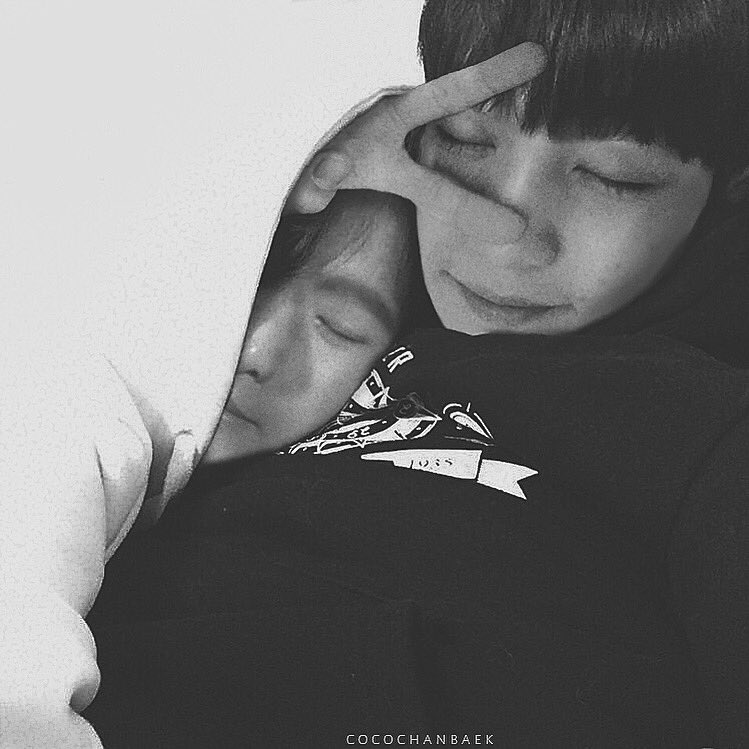 cocochanbaek's tweet photo. #chanbaek https://t.co/OCDI7y8QLJ