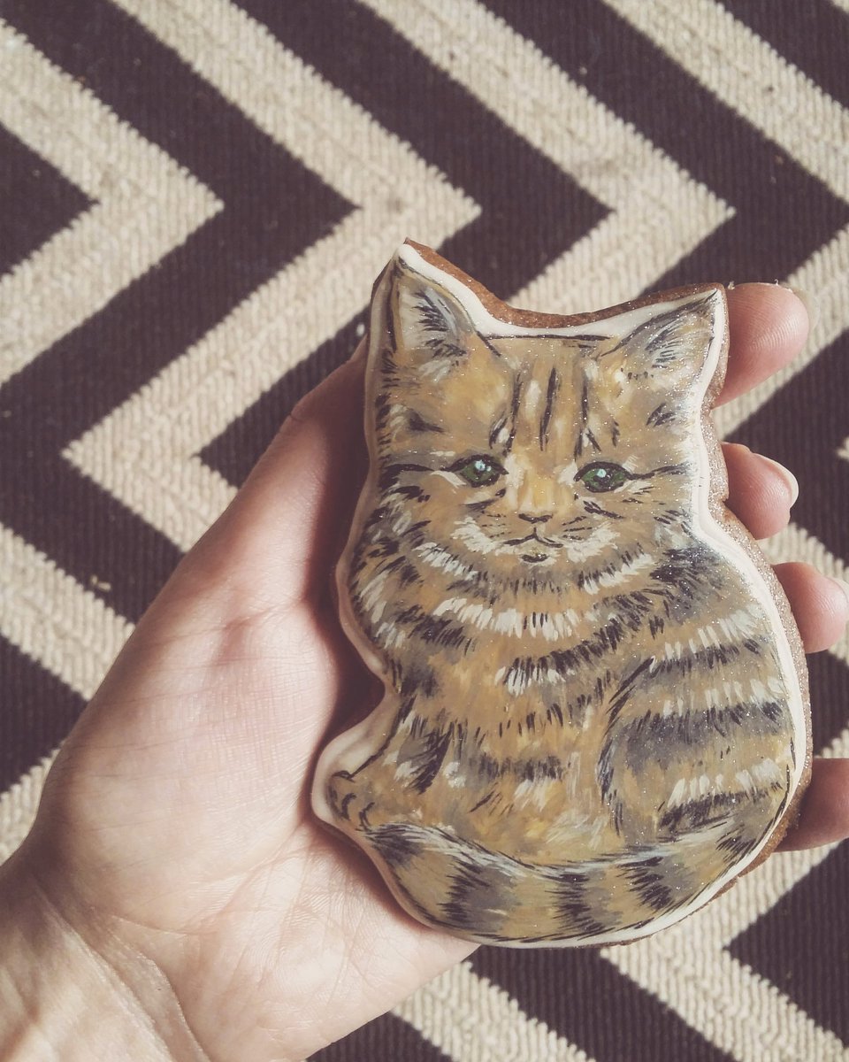 cakesmelmakes's tweet photo. cat cookie! handpainted gingerbread biscuit of someone's beloved π± #handpaintedcookies #gingerbread #catcookie https://t.co/XWSj13vbHy