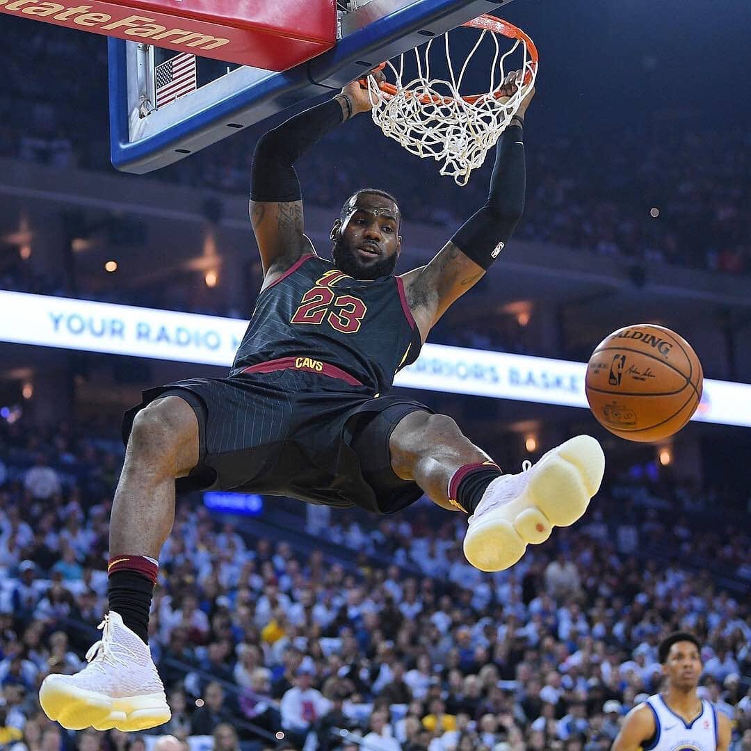Happy Birthday LeBron James!!

33th birth!           NBA                    