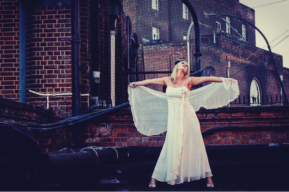 XavMars's tweet photo. "Heaven Can Wait".
#photography #photo #urban #angel #essex #sufffolk #rooftop https://t.co/mQSp93IkHa