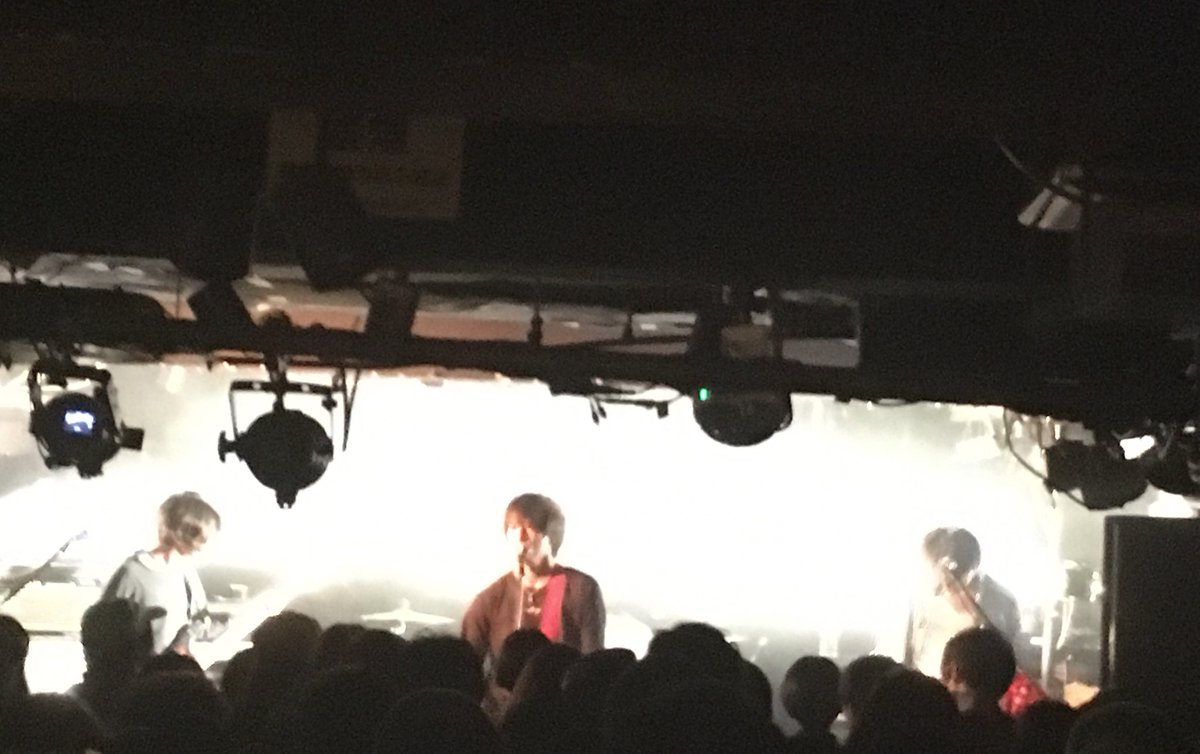 otokazoku's tweet photo. 全9バンドのトリを務めるは大阪高槻情ロック、我らがガキ大将のHEADLAMP！2017年の高槻ラズベリーの最後の音を鳴らします。高速で疾走しながらも優しくフックのあるVo.平井一雅の唄声が、ラズベリーを包みます。

#高槻音家族17 https://t.co/JBxRnMakLD