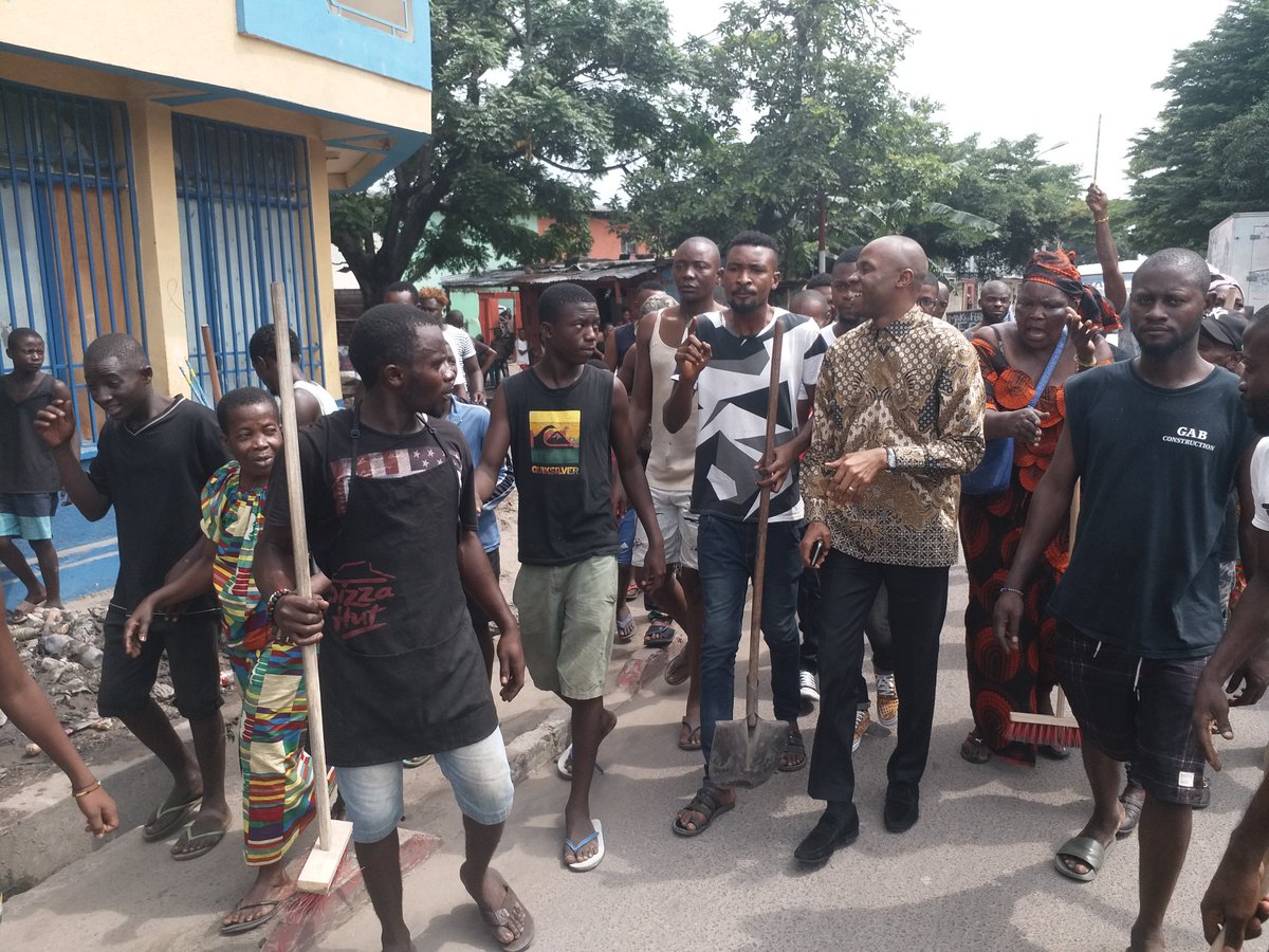 jaredpanzubbk's tweet photo. #RDC : Samedi Salongo/Bandal, la population a été sensibilisée et soumise à l'exercice d'assainissement de l'environnement (Évacuation des déchets sur les caniveaux,balayage,entretien des altères)Le sens du développement participatif. Initiative de l'honorable @PatrickMuyaya https://t.co/3rKm0FGrYS