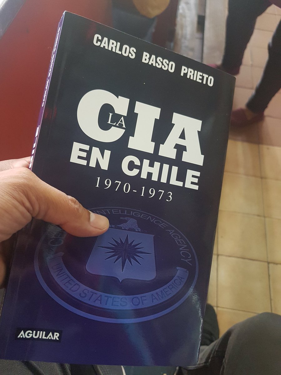 AlexnderRosende's tweet photo. Aprovechando la mañana con un buen libro, del periodista @cbassop #buensábado a todos. Es demasiado grato leer a estos autores, así también a @baradit @efeortega . #Lecturachilena #LibrosRecomendados #CodigoChile #Logia https://t.co/jd1mpEtvqK