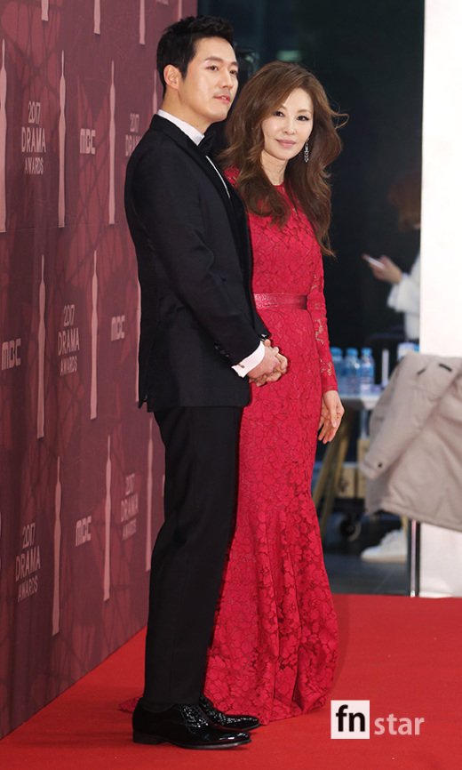 MBC Drama Awards＜Red carpet＞ 2017 MBC 연기대상 レッドカーペット！ 2017 MBC演技大賞受賞式. #redcarpet #レッドカーペット #JangHyuk #장혁 #チャンヒョク...