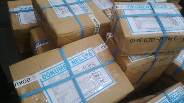 Perhatian! Para peserta ujian sekalian.. Soal Ujian #CCTBR sudah sampai dan masih disegel ya. Ujian akan kita mulai serentak pada pukul 19.20 WIB. Silahkan dipersiapkan lembar jawaban dan jgn lupa berdoa sblm ujian. #CCTBR #rayakanBIGREDS