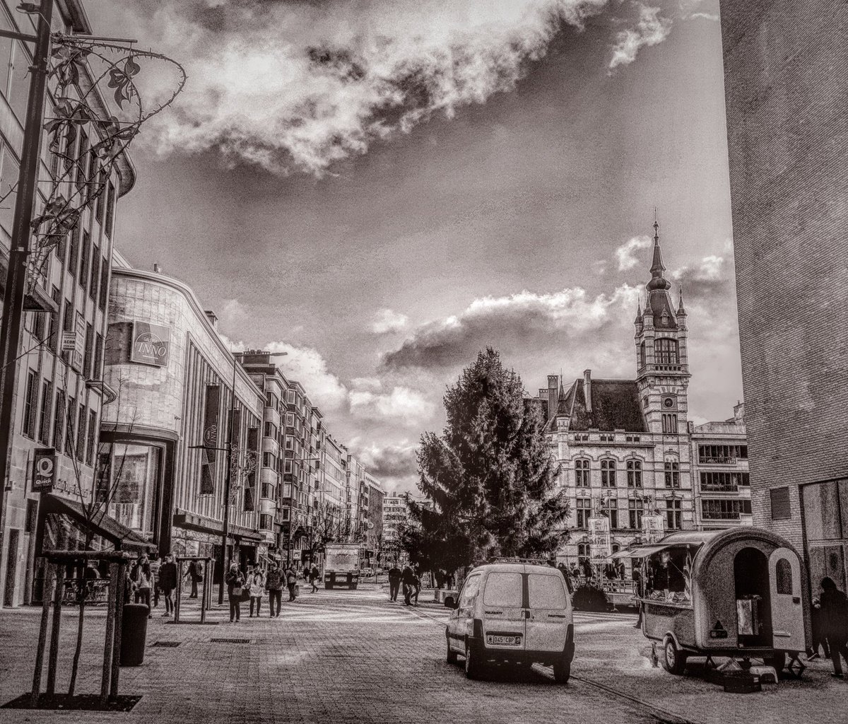 beauty_krusty's tweet photo. Charleroi
#charleroi #librairiemoliere #placeverte #rivegauche #boulevardTirou #artofvisuals #500px #500pxrtg #ThePhotoHour #CHRISTMAS #holidays #outdoors #travel #streetphotography https://t.co/hWO7wVb5d8