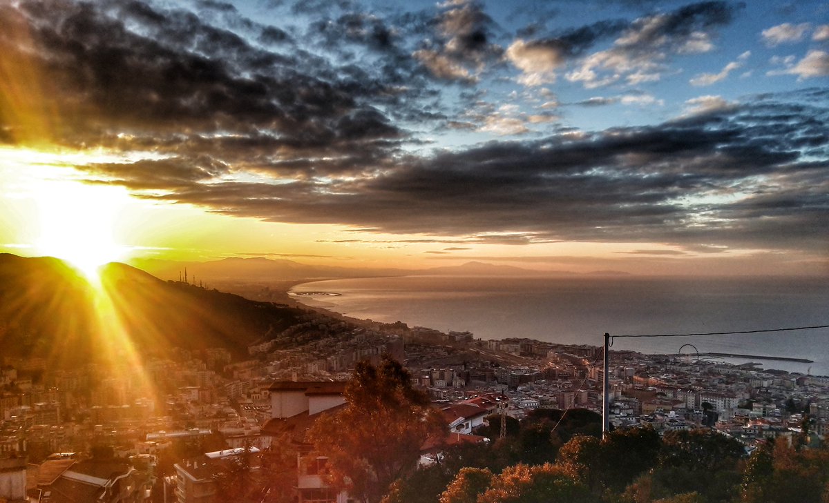 Robertofior's tweet photo. #salerno #igerssalerno #igersalerno #alba #panorama https://t.co/CHBrPIN80K