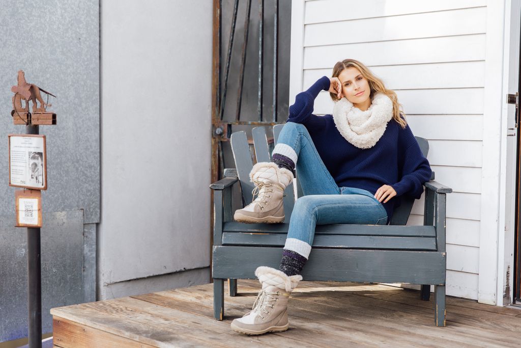 bearpawshoes's tweet photo. #Tahoe ❄️ weekend vibes in the #BearpawWhitney boots. Stay warm with #supersoft socks as well as the #SnuggleUp eternity scarf. #HappySaturday! ❤️ 🐻 🐾
.
.
.
.
#neverwet #winterfashion #fashionista #weekendvibes #livelifecomfortably #feelgoodfootwear #bearpawstyle https://t.co/9fpZWZbFI4