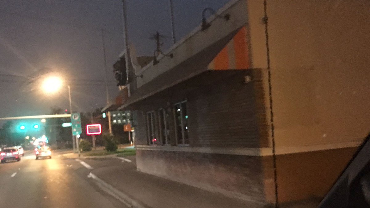 Man shot outside sports bar in Miami, police say bit.ly/2CdNbOB https://t.co/dljqjWbbRa