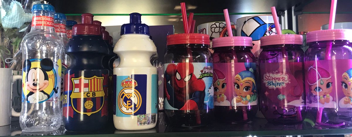 tiendaisus's tweet photo. ¿Dudando de cómo ayudar a los #ReyesMagos?🤔 Te damos otra idea para los más peques de la casa😊 ¿Qué te parecen estas #cantimploras y vasos con cañita?😍 Ideales, cómodos de utilizar, bonitos y minimizan el riesgo de que se tiren el agua por encima, jejeje🤣😝 ¡#Felizsábado 💚! https://t.co/E03Zhoze3i