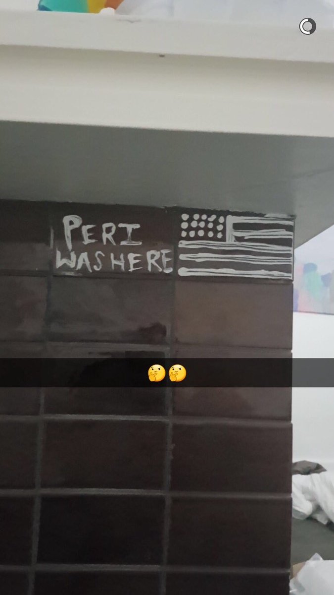 Perifect's tweet image. Wen ur mate moves into a house u painted in Australia a year ago #welcomehome #iwasfirsttho