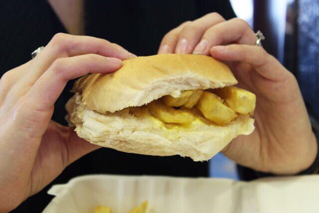 FrenchsFandC's tweet photo. CHIP BUTTY ~ Soft buttered roll layered with hot golden chips, nothing left to say! #freshbread #lashingsofbutter https://t.co/Okj5wvHVuW
