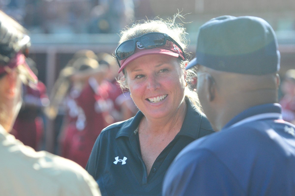 GamecockSoftbll's tweet photo. Everyone join us in wishing our fearless leader, @scsbcoach_bev, a very happy birthday! #Gamecocks https://t.co/pQlK602pnJ