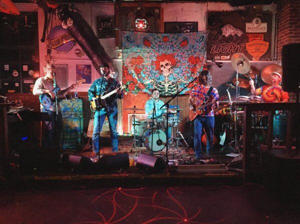 Brain_Squall's tweet photo. Preview The Grateful Brothers playing tonight @tipsymusicpub: https://t.co/8EtSJNrSfe #gvlmusic @FETEgreenville @villagewgvl @VillageVibeNews https://t.co/oxcrCu86Tv