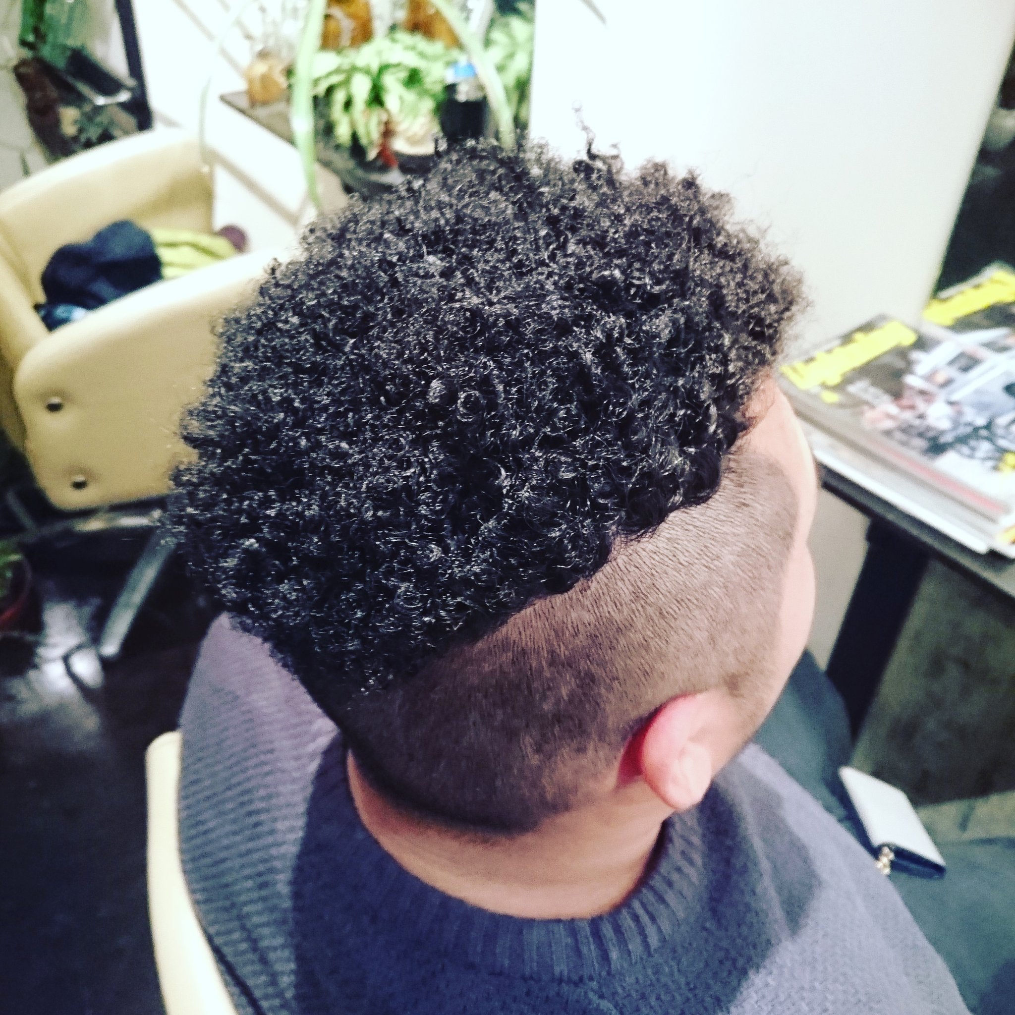 高円寺美容室mellowsメローズ 高円寺美容室mellowsメンズおすすめボックスアフロ初回10 Off 特殊パーマ ボックスアフロ 高円寺 美容室 メンズヘア メンズ メンズパーマ ハードパーマ ダンサー クラブ ブラックヘアー 刈り上げ ツーブロック