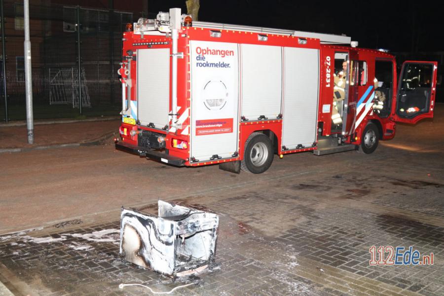 🚨 Autobrand Luynhorst blijkt brandende koelkast 112.press/Q8Dd8j #Ede #112Nieuws https://t.co/NxFKRt02UG