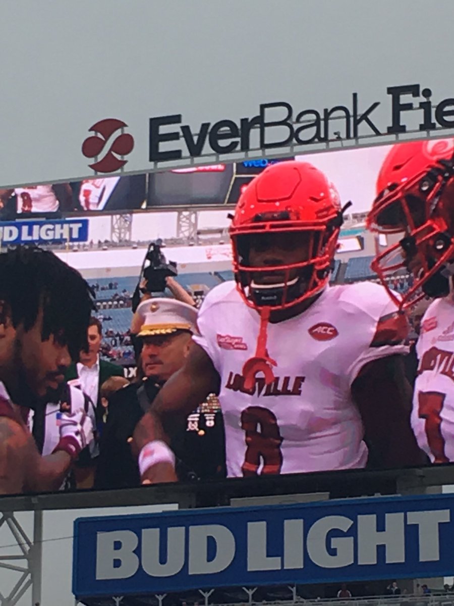 frankie1908's tweet photo. It’s chilly@taxslayerBowl https://t.co/rU0pD0lo4x
