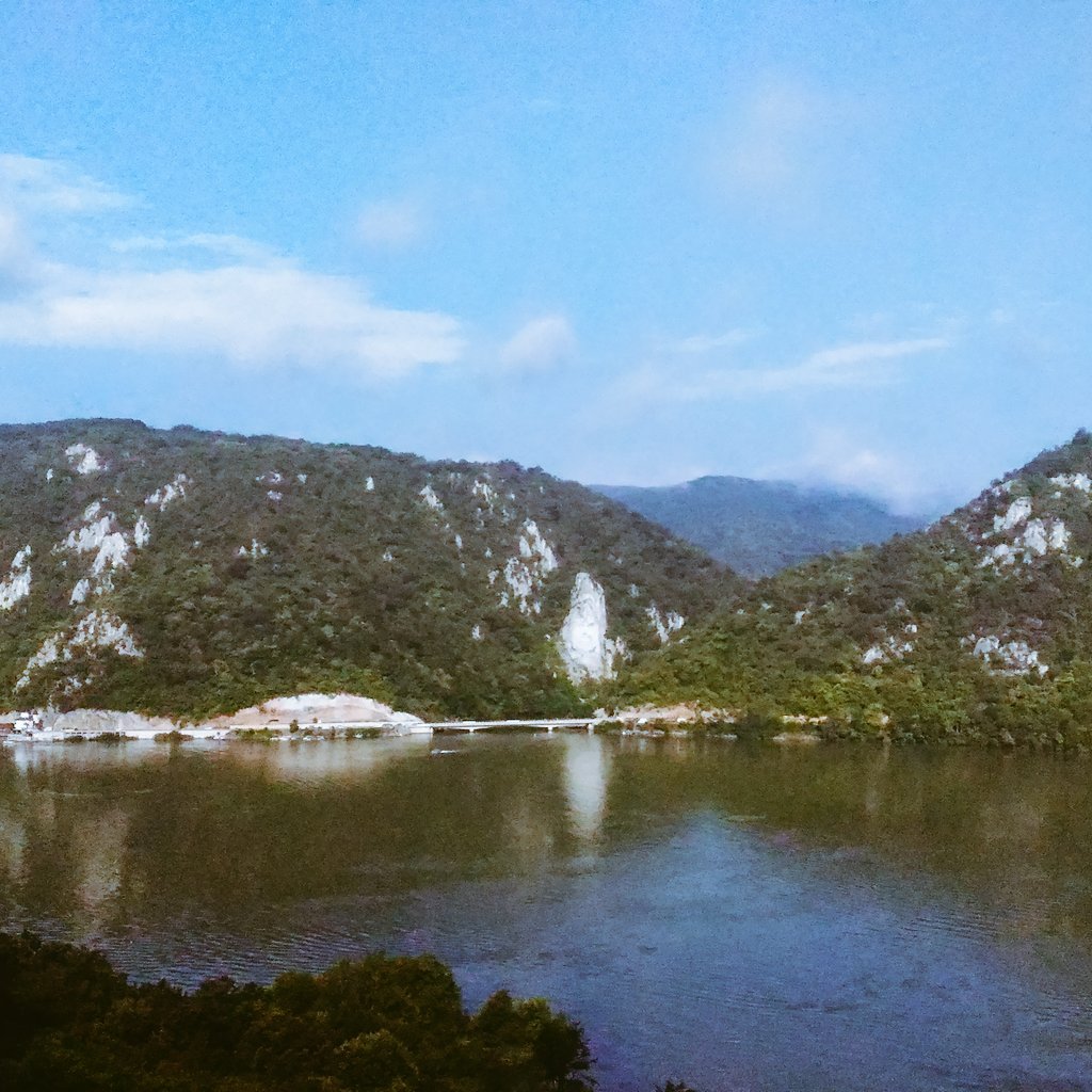 severinexpres's tweet photo. Regele Dac Decebal, privind bătrâna Dunăre dinspre golful Mraconia!

Dacian King Decebal watching the old Danube from the Mraconia bay!

#Romania #Decebal #Dacians #Danube #history #landscapes #nature #forests #water #mountains #rivers #Dunarea #dacii #munti #ape #rauri #padure https://t.co/WrWMfPCBOM