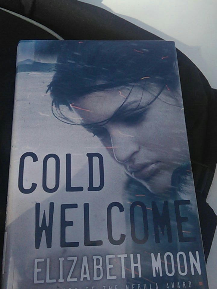 DaveStarDancer's tweet photo. Going to start the new year with one of my favorite authors 😎🎩🖖📖📕

#ColdWelcome 
#ElizabethMoon 
#GreatReading https://t.co/0aphl5pOEu