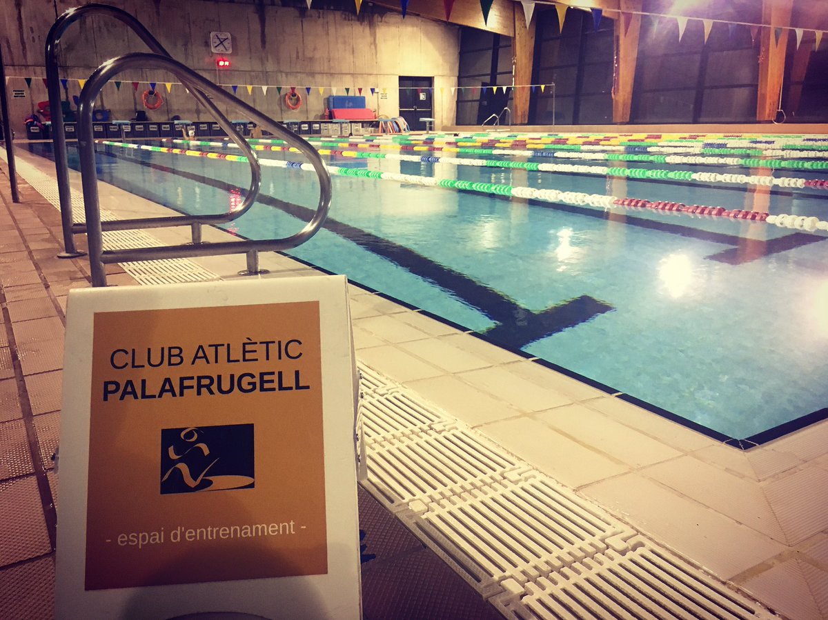 nataciopala's tweet photo. S'acaba un altre any i és a punt de començar un 2018 que de ben segur anirà acompanyat de sorpreses, emocions i aigua! 💦😊

Els entrenaments 🏊‍♀️ es reprendran el proper 2 de gener.

Et desitgem el millor i, com sempre, ens veiem envoltats d'aigua! 💙

Feliç 2018!! 😘🎉 https://t.co/0CiXbqYAof