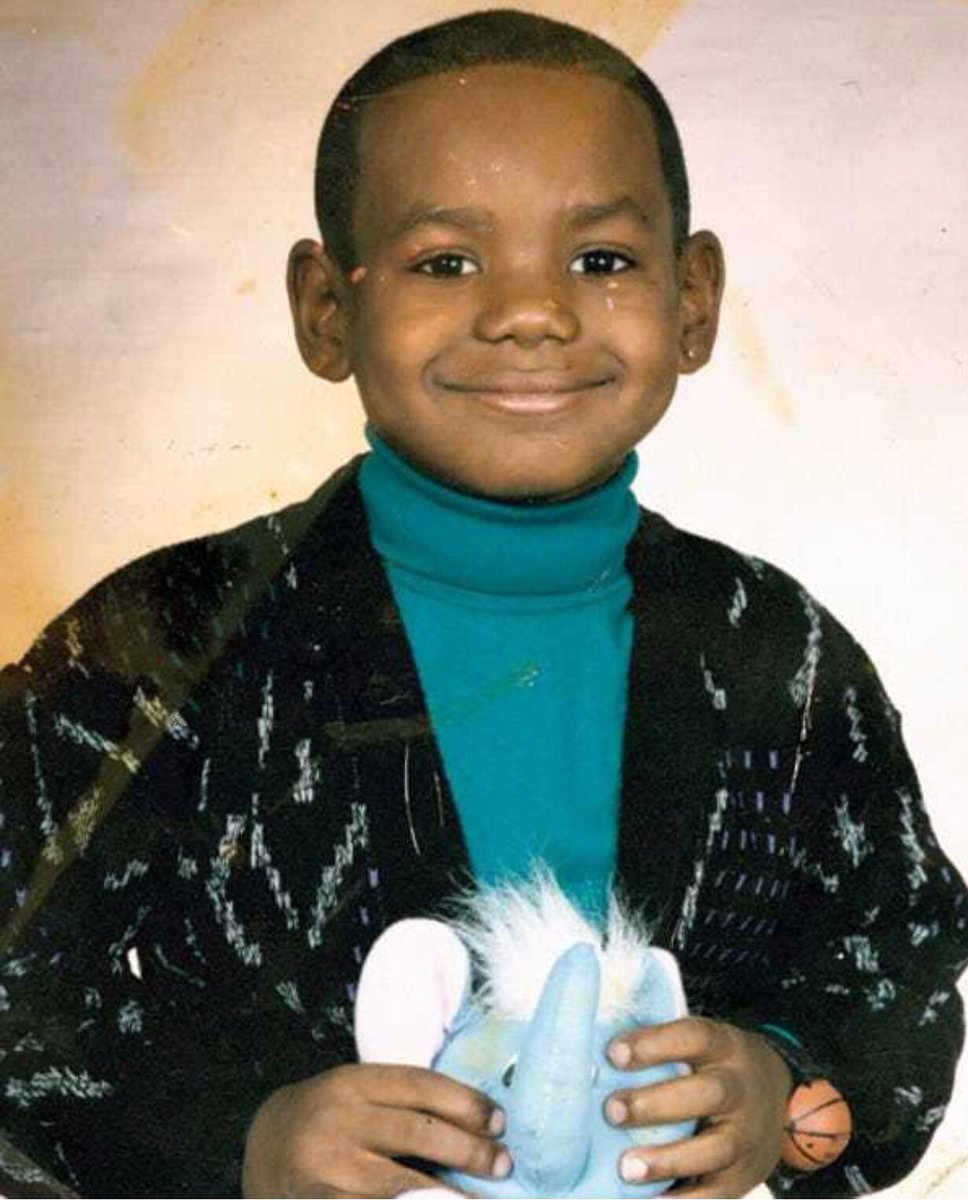 darrenrovell's tweet photo. A kid who went from home to home, sleeping on whatever was there &amp; raised by a single mom, became one of the greatest athletes ever, banking more than $600M in on- and off-the-court money. Remarkable. Happy 33rd Birthday, @KingJames. https://t.co/tnhE24yhtZ