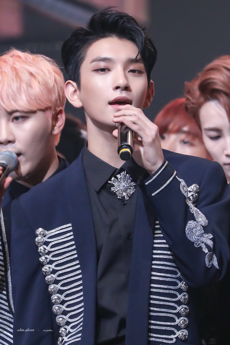 whiteplanet_17's tweet photo. [ HQ ] 171229 가요대축제
#세븐틴 #조슈아 #홍지수 #SEVENTEEN #JOSHUA https://t.co/HXA2ccIUK1