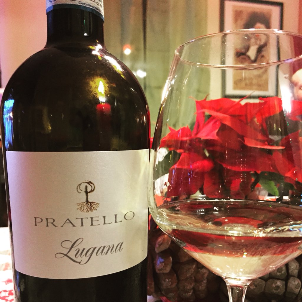 anzowine's tweet photo. A #beautifulwine I tried a few days ago. #luganadoc from Pratello #winery thats goes #beyondorganic . https://t.co/KfE4vaWGgu #anzowine #personalwineshopper #differentwines #turbiana #nocopper https://t.co/cHKN4YE614