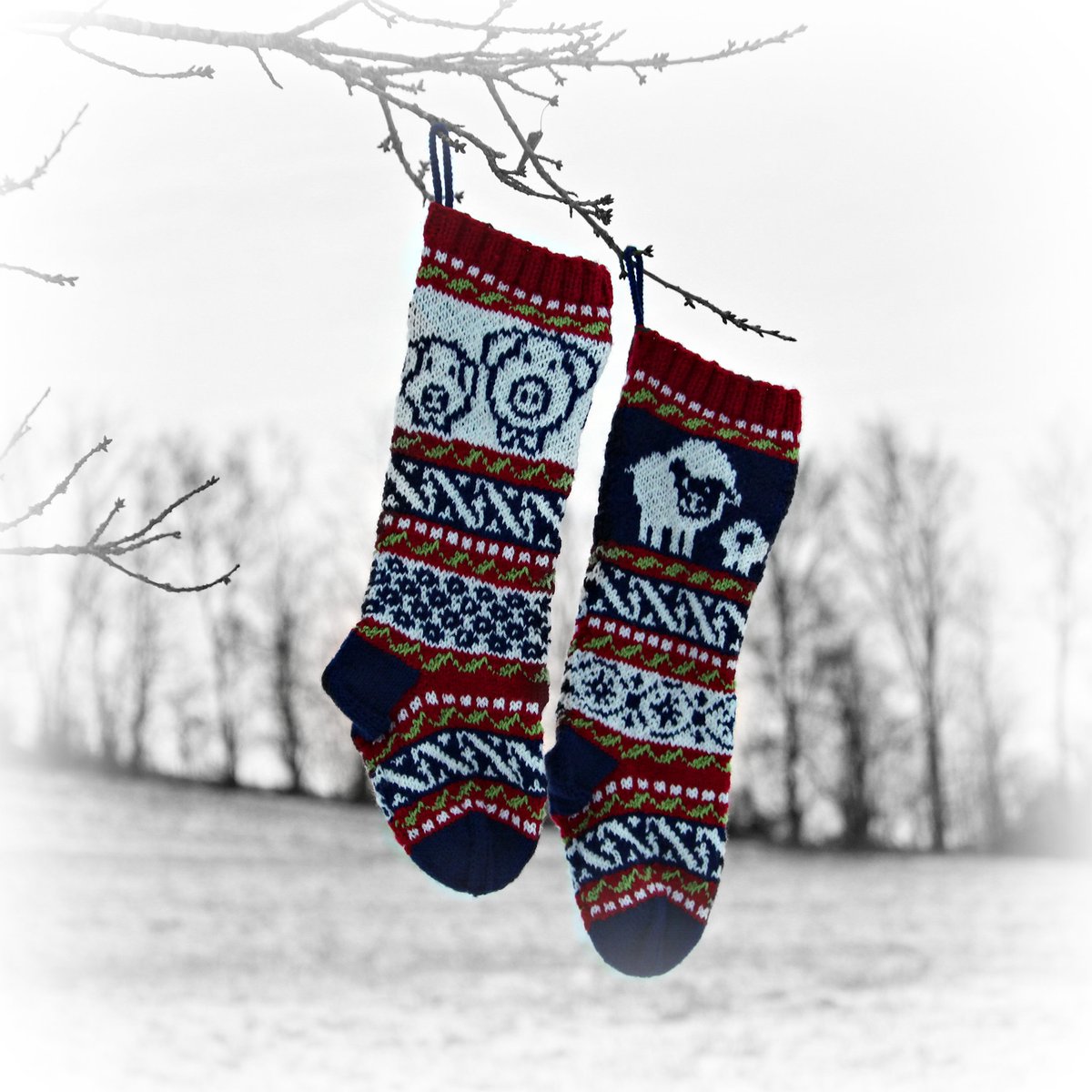 GigiSantasSocks's tweet photo. New pattern now available on Etsy (link in profile) And Ravelry (Gigi82 knits)
#christmasknitting #fairislepattern https://t.co/nKl6R5PRiI
