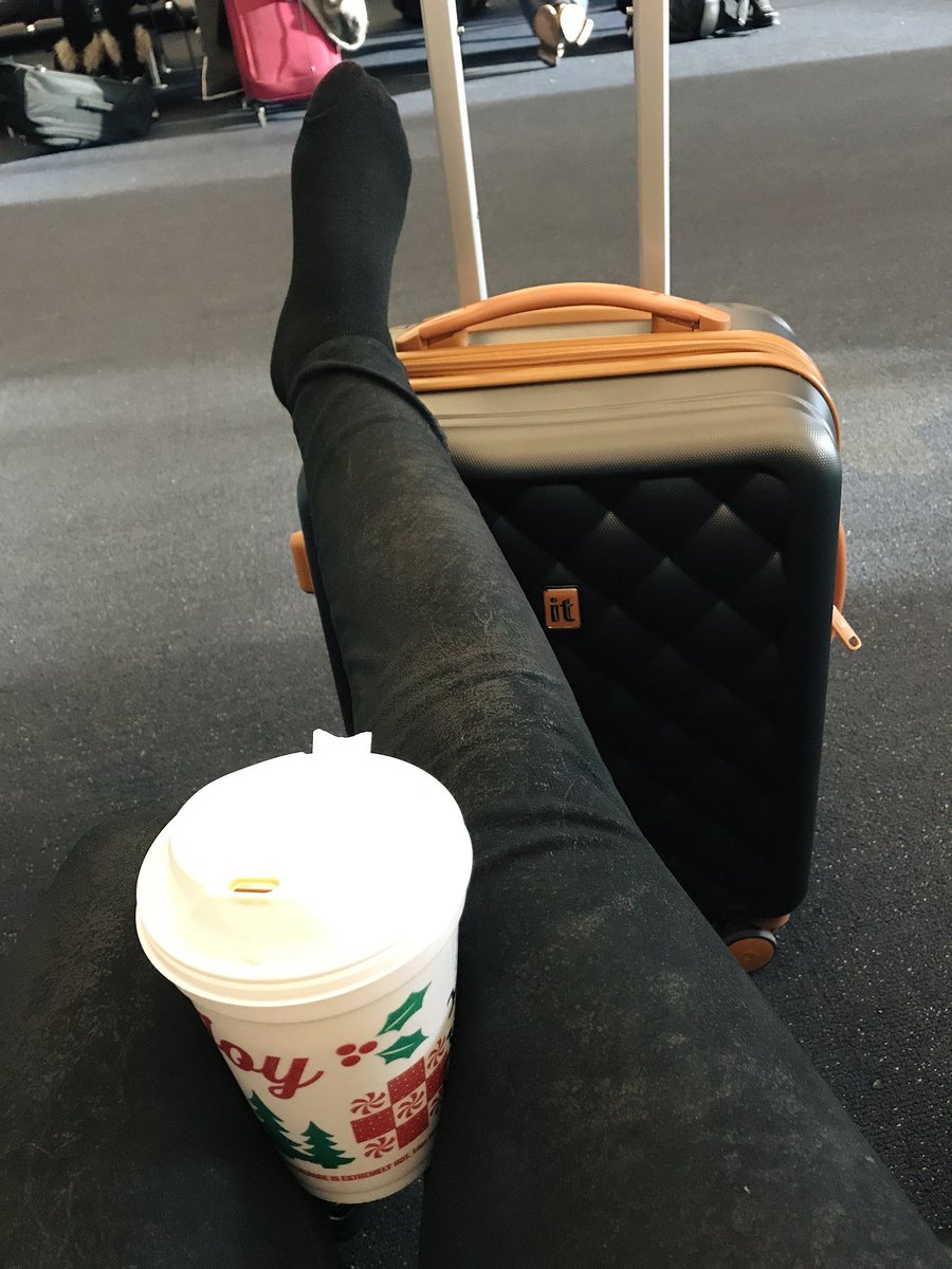 Met_CindyFitz's tweet image. Waiting to board a flight to #NYC Excited to be helping out with weather on @ABCWorldNews tonight and @GMA tomorrow morning! #wcvb