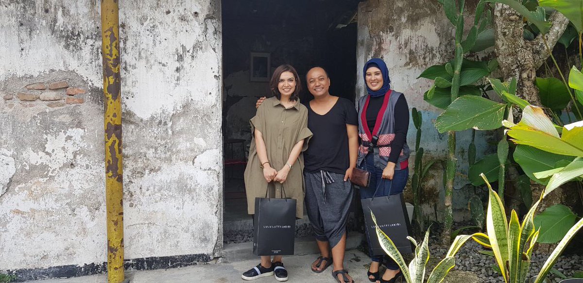NajelaaShihab's tweet photo. Senangnyaa...dari agenda datang kawinan jadi "Mendadak" liburan barengan ❤️❤️#sister #jogja https://t.co/FjN0ZAe3Oj