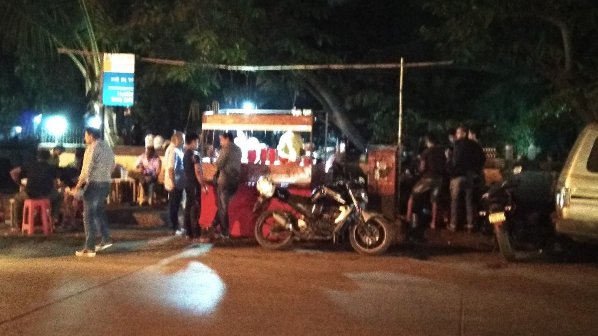 sandeepohri's tweet photo. Dear @nidhichoudhari here is another Chinese stall with #roadsidecooking in #ThakurComplex https://t.co/CySh3JsgDR