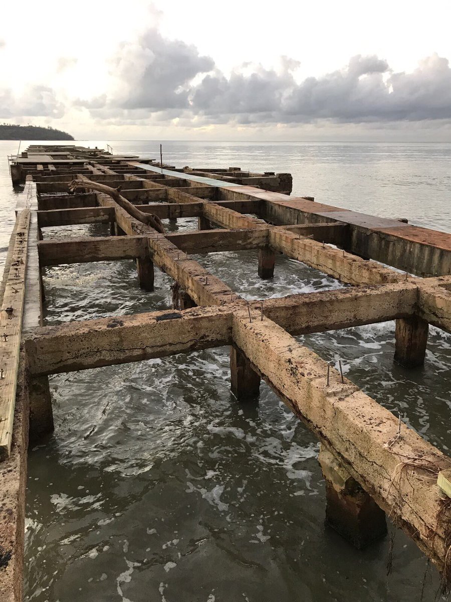 PadreOLugo's tweet photo. Sra @BeatrizRossello, aquí le presento evidencia de cómo está el muelle de los pescadores en #PuntaSantiago tras el paso del #HuracánMaría. Pudiera usar el dinero de @UNIDOSxPR para arreglarlo y activar la economía del lugar. ¡Los pescadores esperan por su ayuda! @ricardorossello https://t.co/9Yub4P0mg1