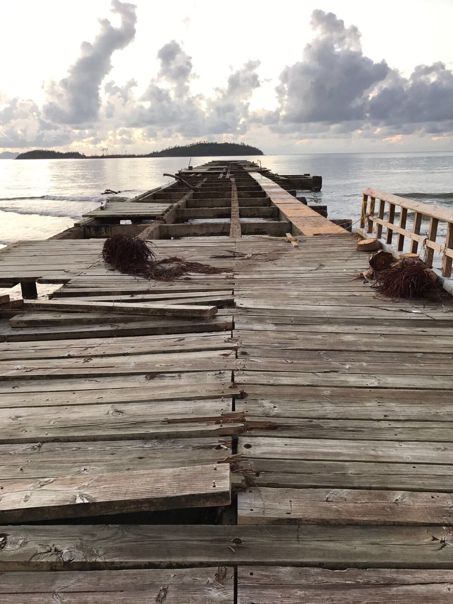PadreOLugo's tweet photo. Sra @BeatrizRossello, aquí le presento evidencia de cómo está el muelle de los pescadores en #PuntaSantiago tras el paso del #HuracánMaría. Pudiera usar el dinero de @UNIDOSxPR para arreglarlo y activar la economía del lugar. ¡Los pescadores esperan por su ayuda! @ricardorossello https://t.co/9Yub4P0mg1