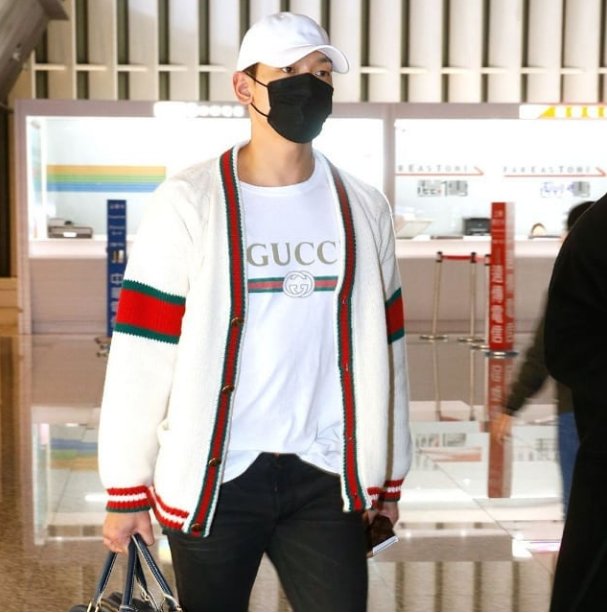 CloudThai's tweet photo. 171230 Rain @ 171230 Taiwan Taoyuan International Airport_Arrival
Source hcyang0115 IG @29rain #λΉ #μ μ§ν #jungjihoon #ιζΊθ° #ιζΊθ° #Rain #γ #κ°μλΉ #rain_oppa #rainbi #birain #raincompany https://t.co/s58i2IwqVj