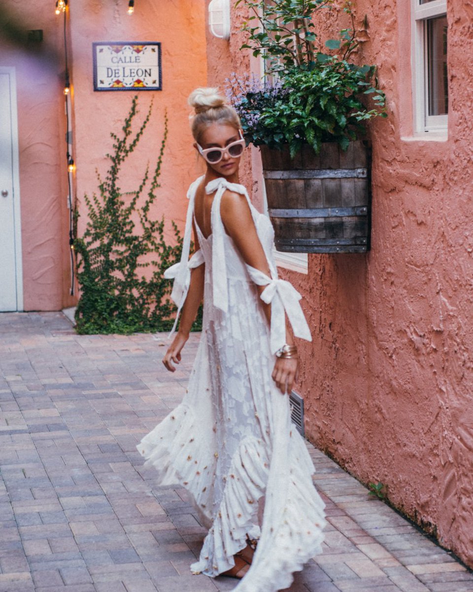 NicDelMar's tweet photo. W E ' R E . O P E N . T O D A Y . 11am-4pm in our #Miami boutique. Get your last minute New Years outfits &amp; bikinis 🐚

https://t.co/qHTGLhlGEG https://t.co/PKsP72jQvc