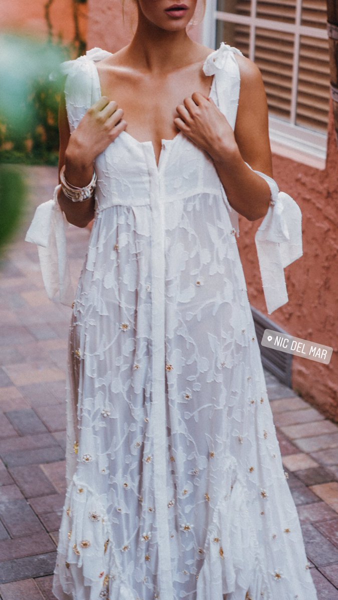 W E ' R E . O P E N . T O D A Y . 11am-4pm in our #Miami boutique. Get your last minute New Years outfits &amp; bikinis 🐚

bit.ly/ShopOurInsta