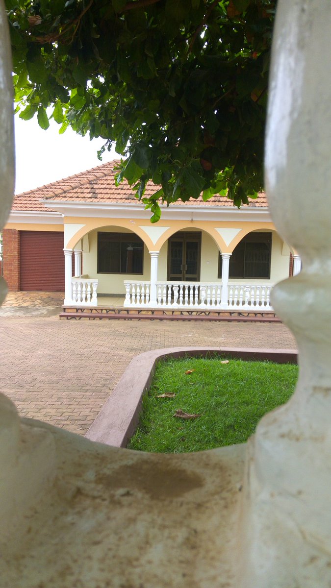 A03Code's tweet photo. House for sale in Kiwatule at 600millions only. Negotiable price. Call +256773032203 https://t.co/wWiJ78QnBm