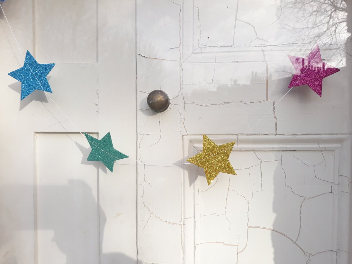 artmemos's tweet photo. Dreamy space between Xmas & New year where I really just let things dissolve with glimmers of the new year. Have been thinking about how to pick up drawing & painting alongside graphic design while tidying the house...
#dreamyspace ☆ https://t.co/0pIf0LV2nw