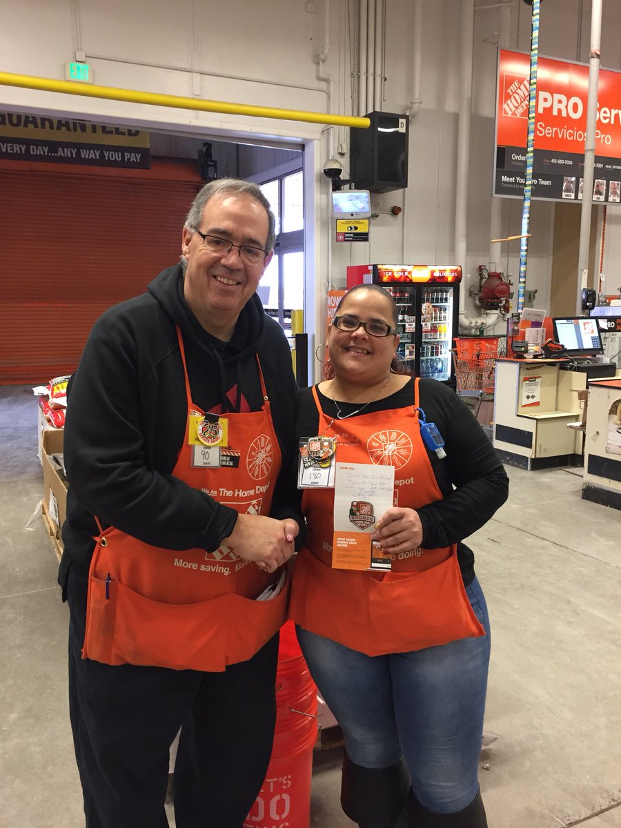 Chris awarding Jormarie her first bronze. <a href="/WorrellJay/">Jay Worrell</a> <a href="/coc121461/">Chris Catalina</a> <a href="/KimLempke/">Kim Marie</a> <a href="/DanielleKida1/">Danielle Dion Korell</a>