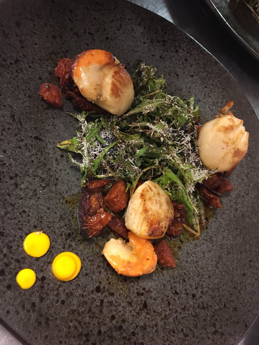 OliveBranchInn's tweet photo. King scallops, sun-dried tomato, chorizo, rocket and Parmesan salad #thisweeksspecial 😋 https://t.co/d7cQf1BbKF