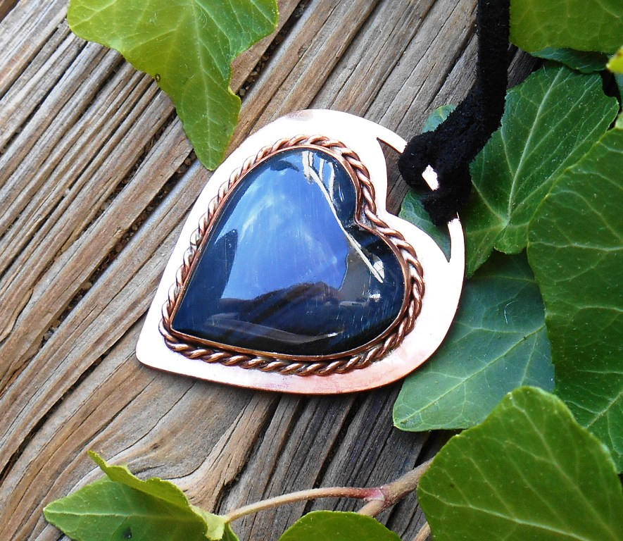 SnazzyValues's tweet photo. Stone Heart Necklace https://t.co/ZkQPsNMm0E  #Heart #Love #Handmade https://t.co/cEWpnrvLdo