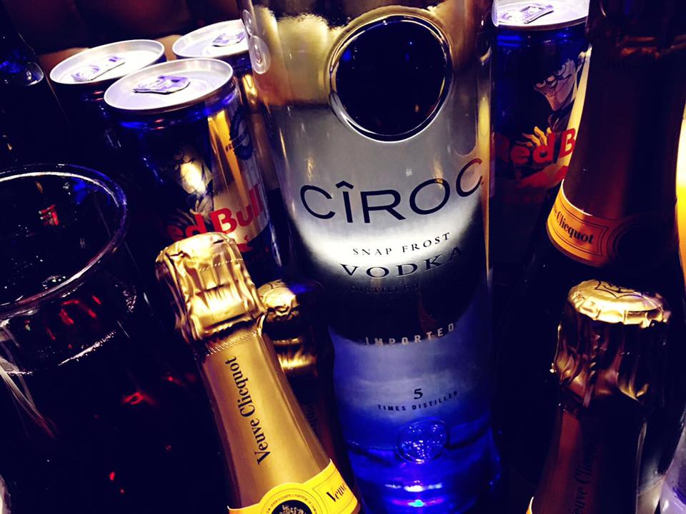 TigerLondon's tweet photo. #NYE we'll be joined by @Ciroc for the BIGGEST #NYEparty in #London's #Westend. 🎉 FIVE rooms of music|#CIROCLOUNGE|#LIVE #DJS|#HAPPYHOUR 5-7 PM|4 AM CLOSE|MIDNIGHT CONFETTI CANNONS!!! 🎉 #EARLYBIRD #SOLDOUT,
You know what to do... https://t.co/ZPPD5aUSB2. #TIGERLONDON🐯 #CIROC https://t.co/KScCiyePJg