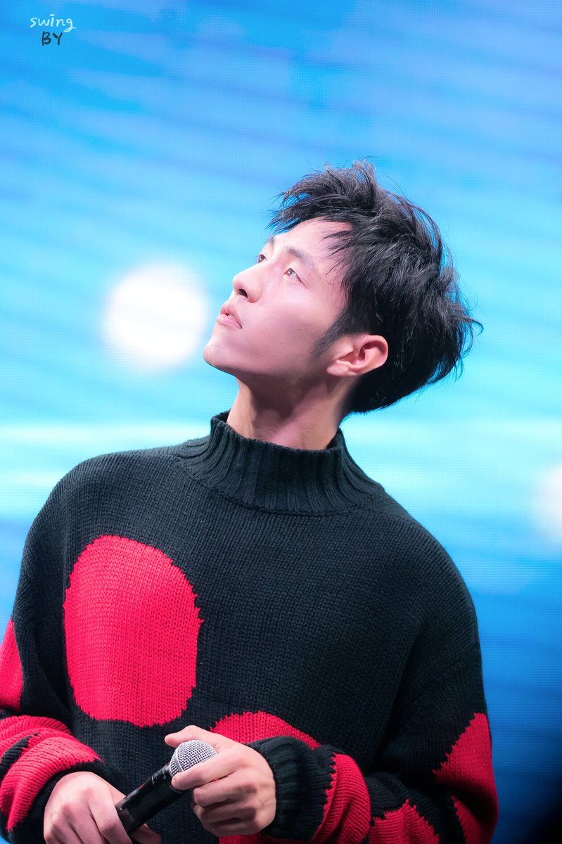 swing_BY94's tweet photo. #杨业明 #杨业明leo #양예밍 
2017.12.30 청두 팬미팅 https://t.co/DvfyYPtFZw