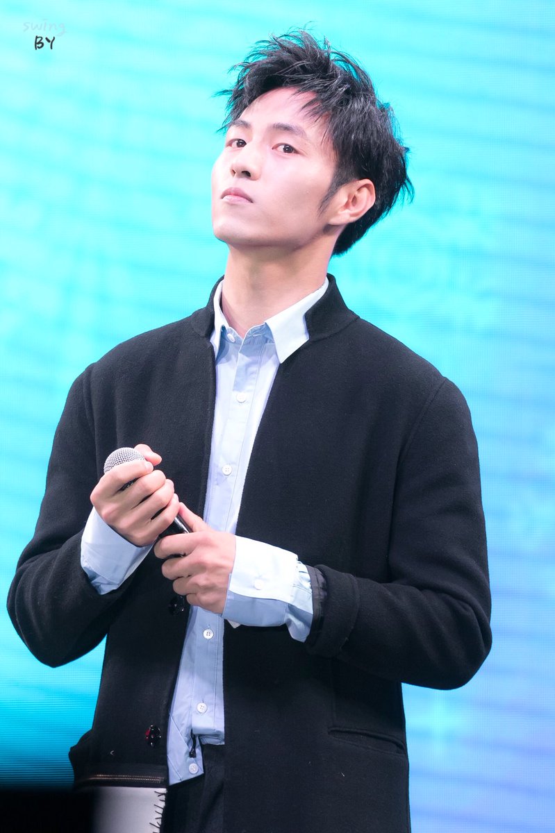 swing_BY94's tweet photo. #杨业明 #杨业明leo #양예밍 
2017.12.30 청두 팬미팅 https://t.co/DvfyYPtFZw