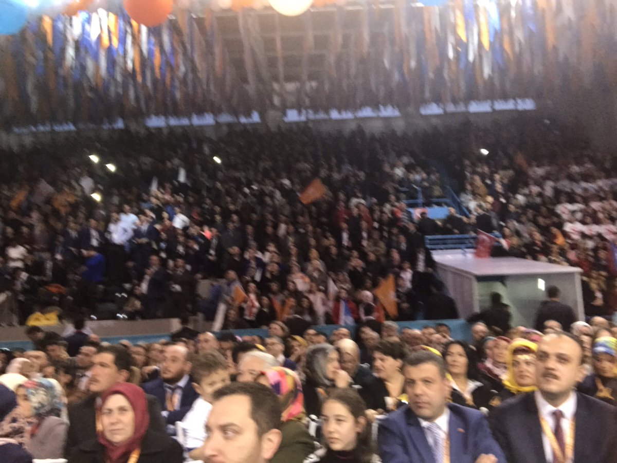 mehmetersoy57's tweet photo. Sinop Reisiyle coşuyor...6.Olağan Kongresinde Salon'a değil bendine sığmıyor... https://t.co/k26O2PctxX