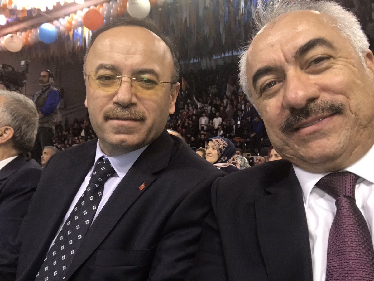 mehmetersoy57's tweet photo. Sinop Reisiyle coşuyor...6.Olağan Kongresinde Salon'a değil bendine sığmıyor... https://t.co/k26O2PctxX