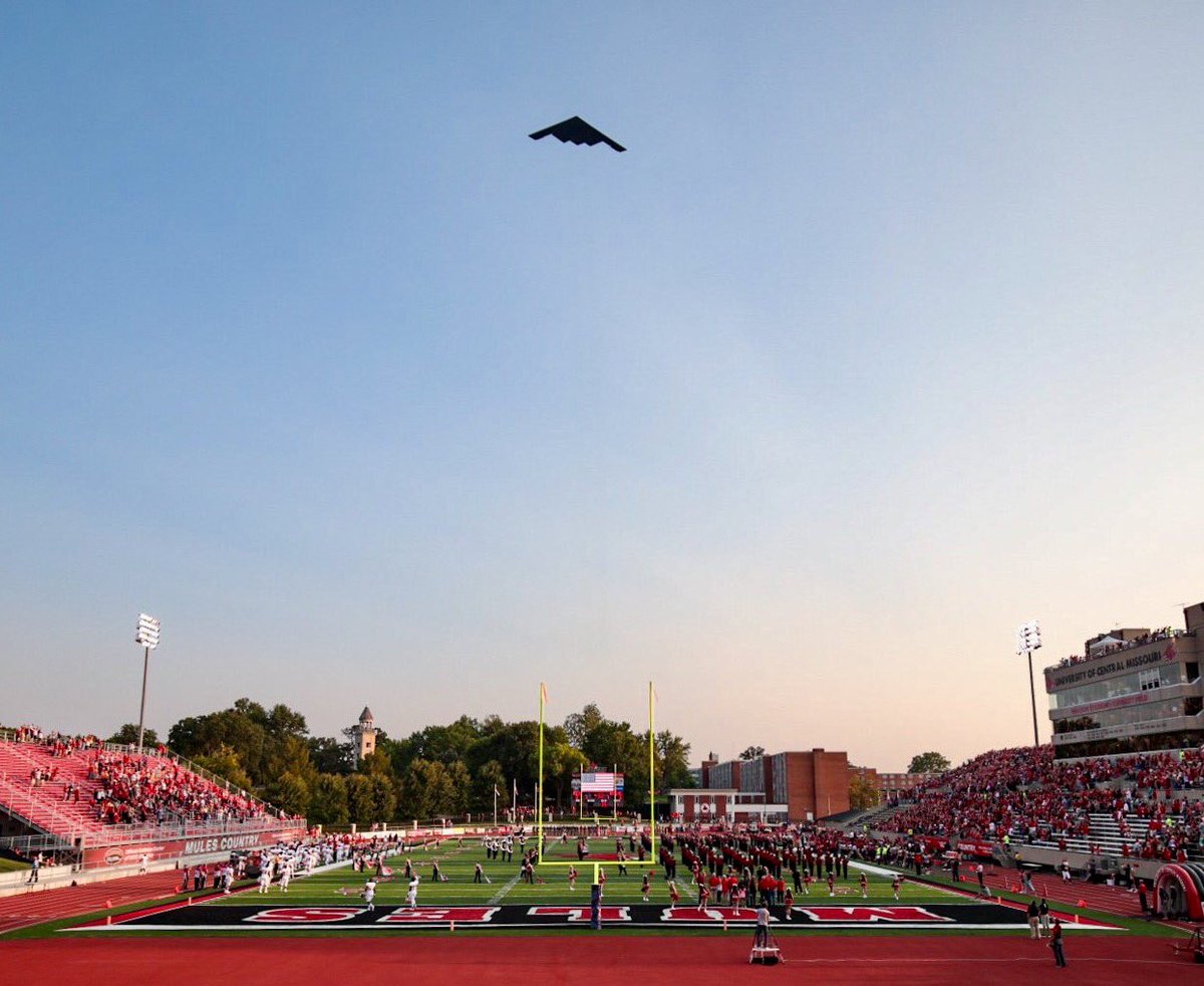 DrChuckAmbrose's tweet photo. The #WhitemanAdvantage creates an identity built on strength of @usairforce airmen & their families. #UCM2017 welcomed Gen. John Nichols, brought the #InnovationTrack to @KnobNosterHS, our 1st #B2Flyover & expanded new programs for Veterans through #UpwardBound @AFGlobalStrike https://t.co/mgYepUg2Df