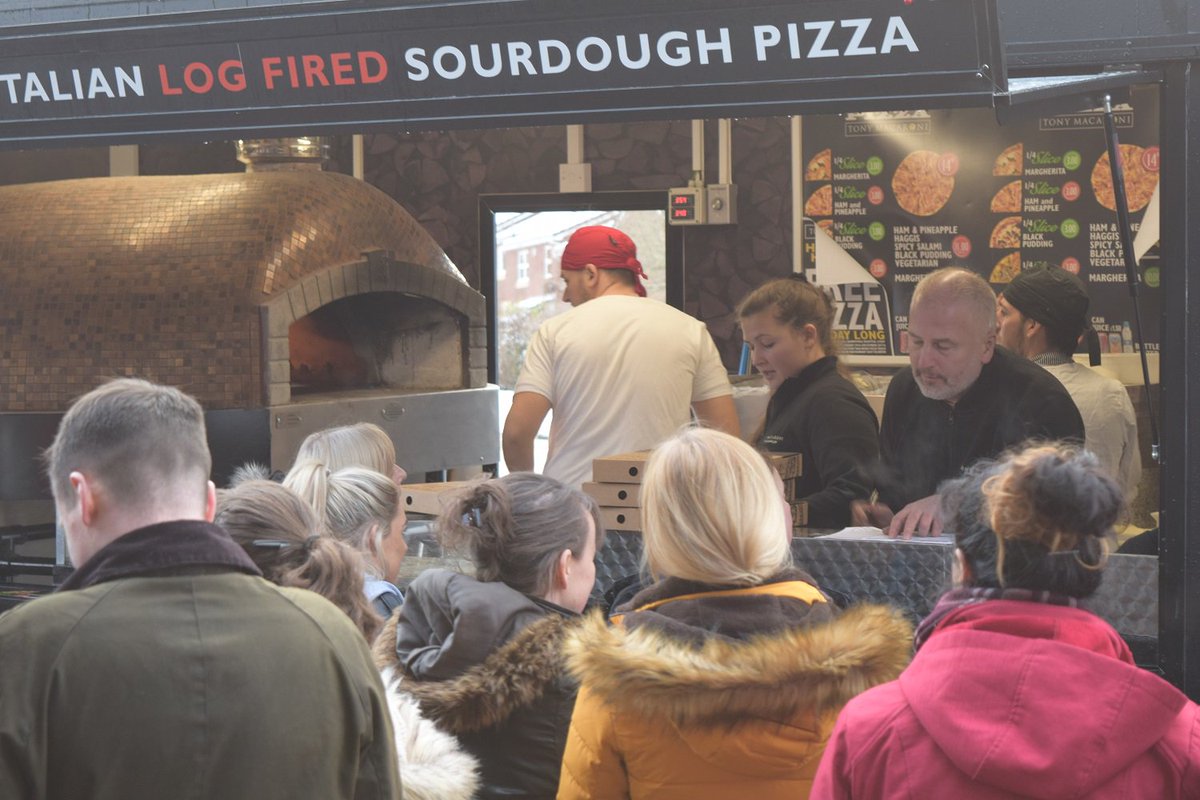 ScotlandB2B's tweet photo. Great gesture of goodwill here from Toni Macaroni which thanked more than 1,000 Hairmyres Hospital staff yesterday with free pizza https://t.co/rDFJa1tQfi @laurendall https://t.co/TdGqgbrVZj